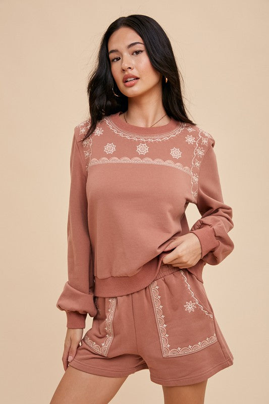 Earthen Rejoice 2-Piece Sweatshirt + Shorts Cotton Set in — detail close-up
